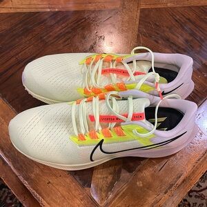 Nike Men's Air Zoom Pegasus 38 Running Shoe (New)